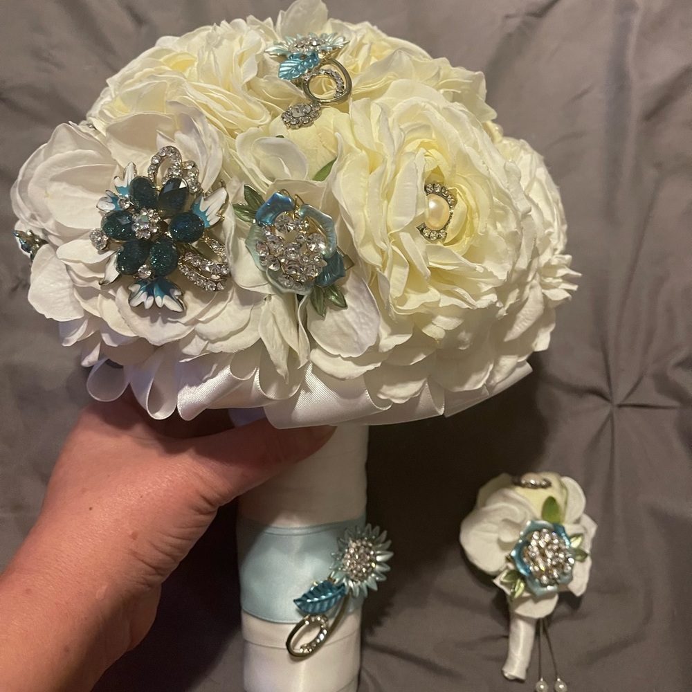 Handmade broach bouquet and matching grooms pin